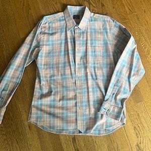 Men’s untuckit button down shirt